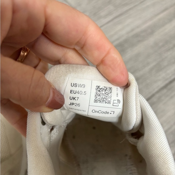 On Cloud 6 Sneakers Pearl/white Sz 9 - Picture 8 of 8